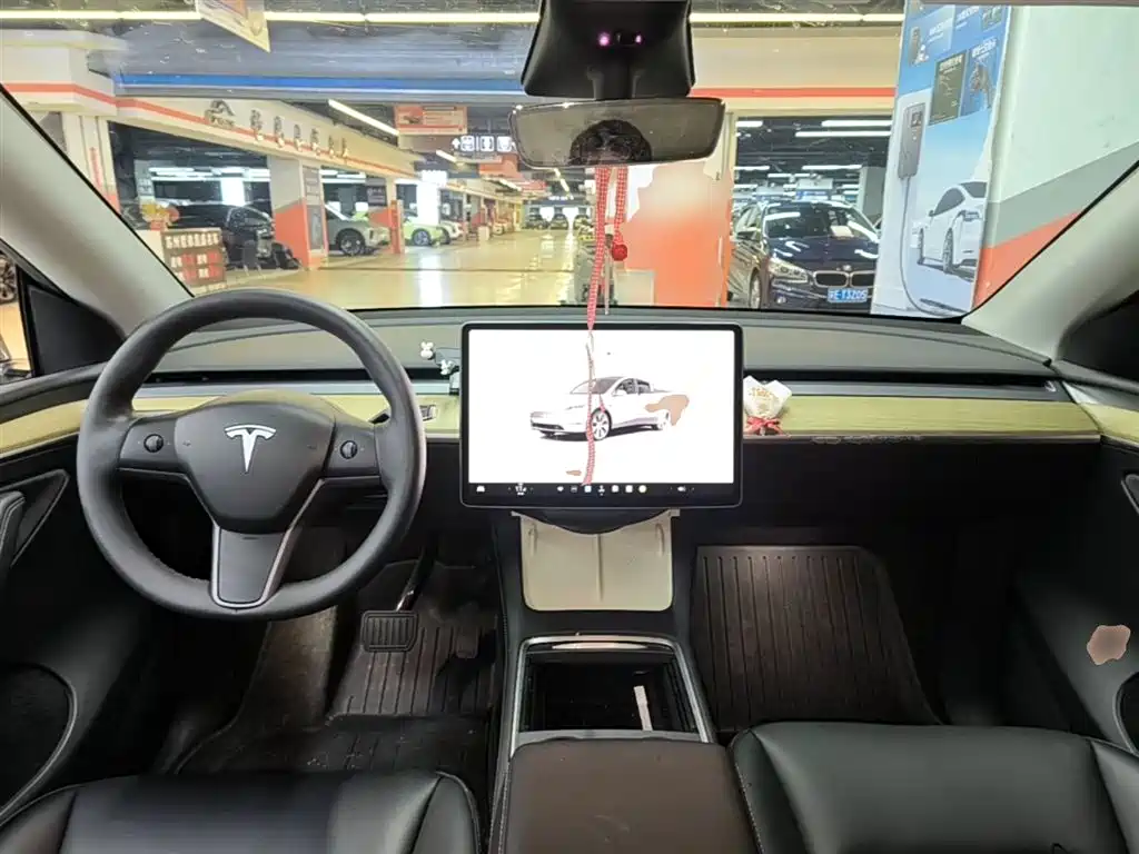 Tesla Model Y 2023 — фото 10