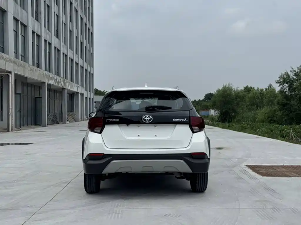 Toyota Yaris L 2022 — фото 15