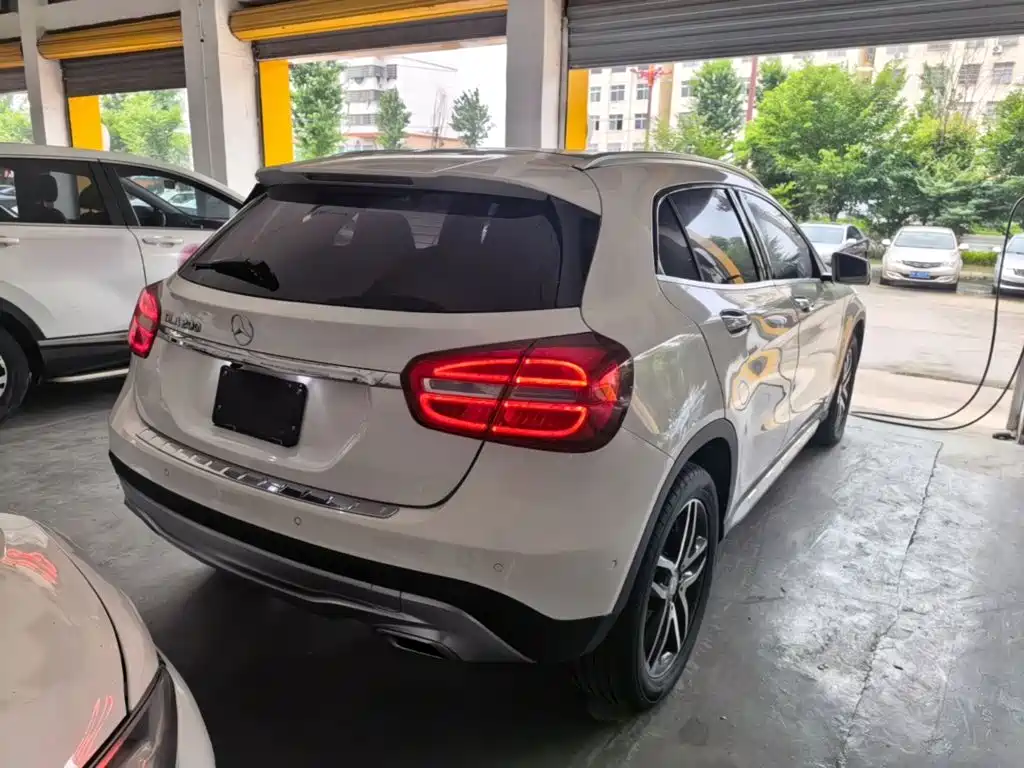 Mercedes-Benz GLA 2015