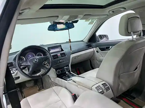 Mercedes-Benz C-Class 2011