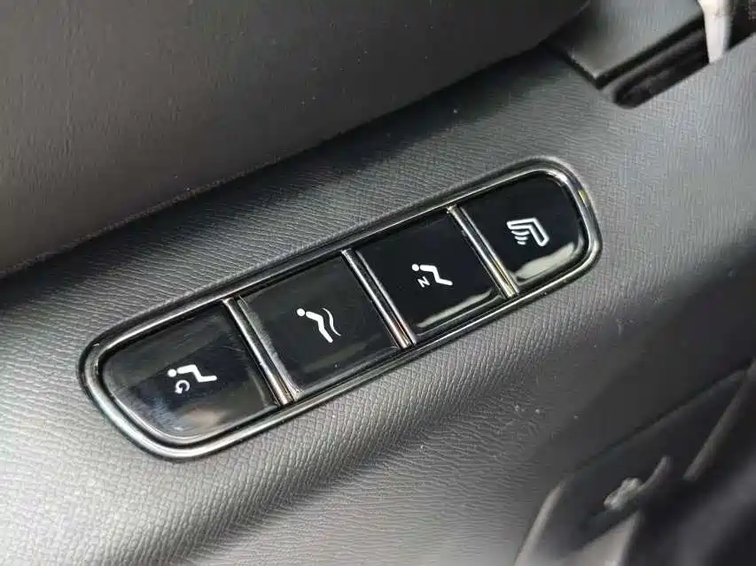 GAC Motor E8 Hybrid 2024 — фото 13