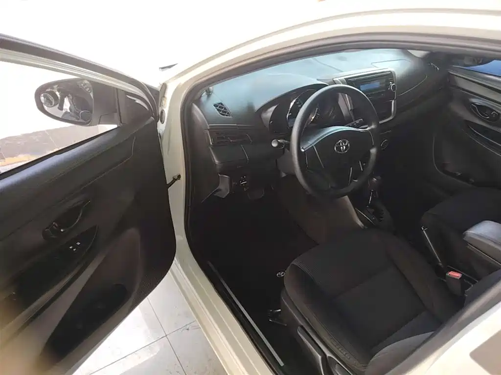 Toyota Yaris L 2019 — фото 16