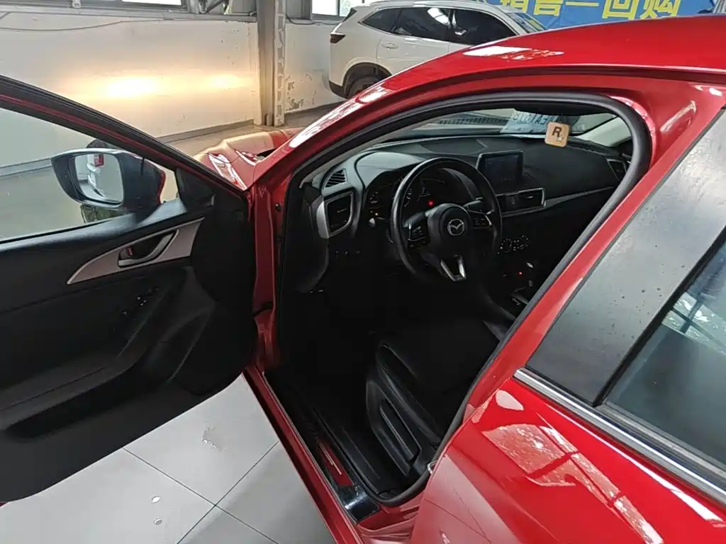 Mazda 3 Axela 2018 — фото 16