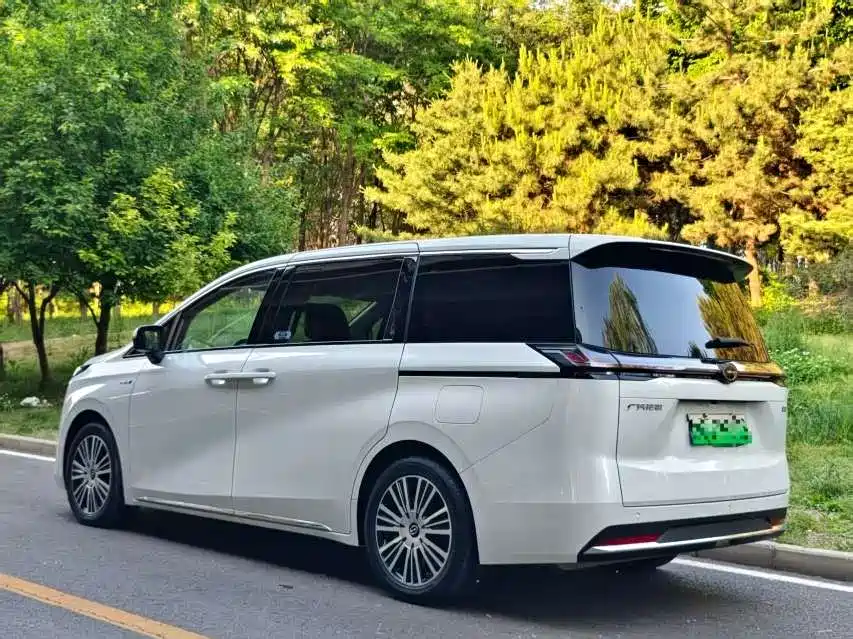 GAC Motor E8 Hybrid 2024 — фото 4