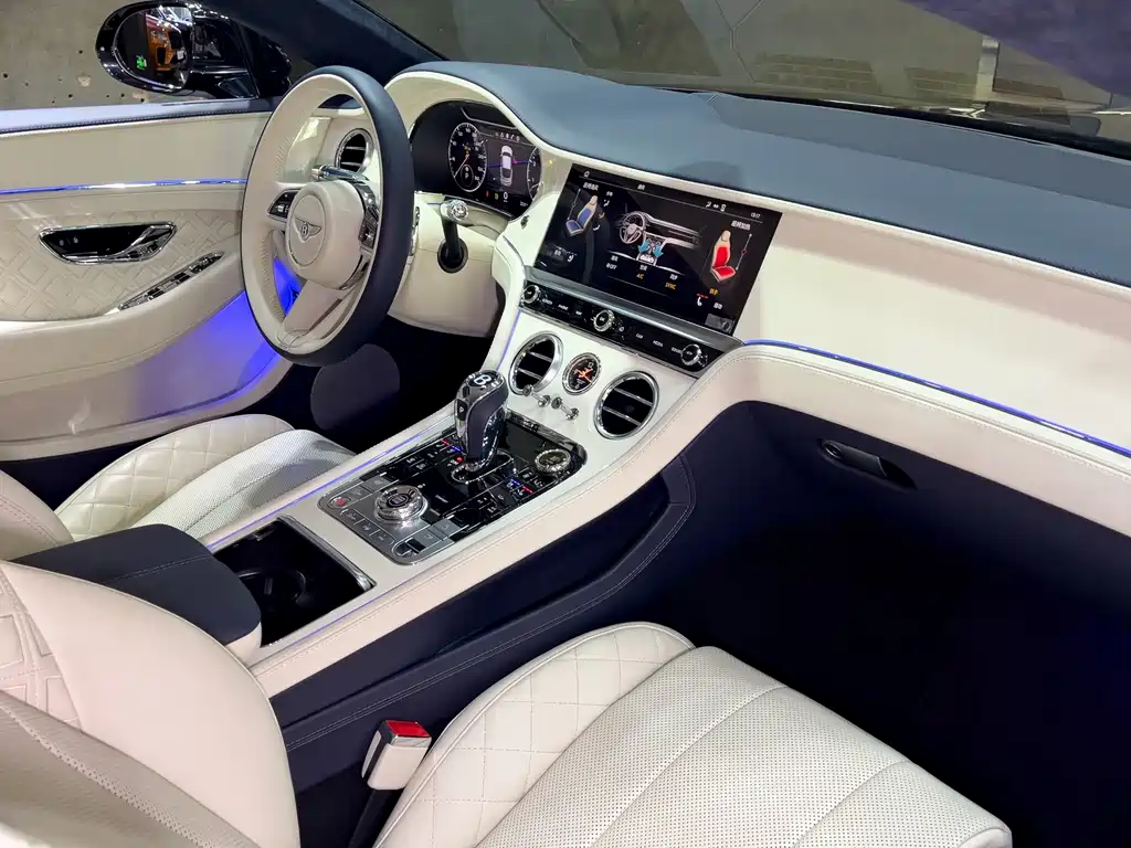 Bentley Continental 2021 — фото 17