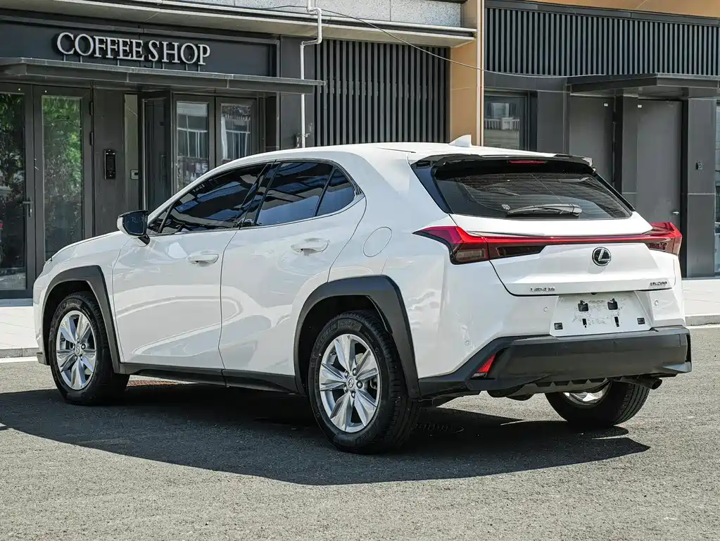 Lexus UX 2021