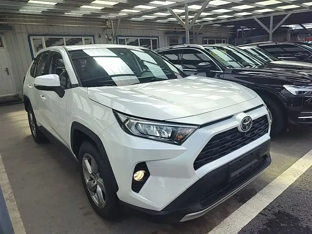 Toyota RAV4 2022 — фото 4