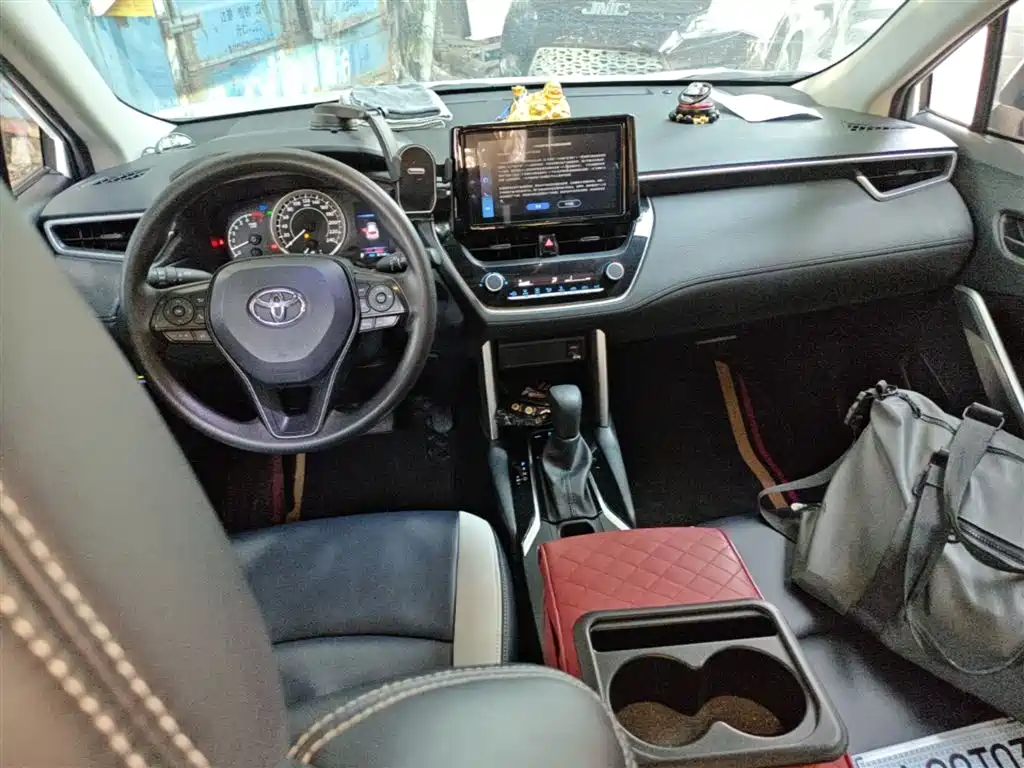 Toyota Corolla Cross 2022 — фото 16