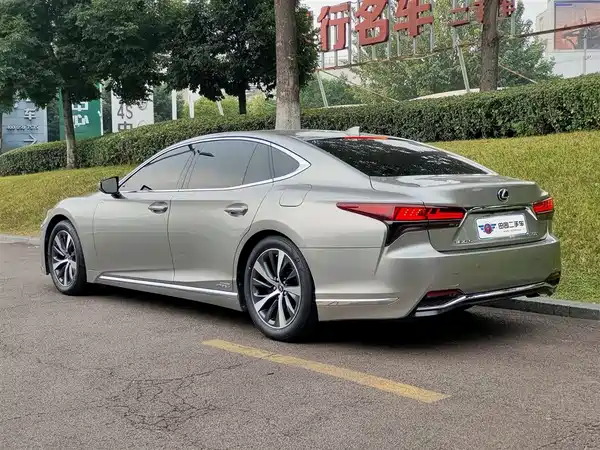 Lexus LS 2021