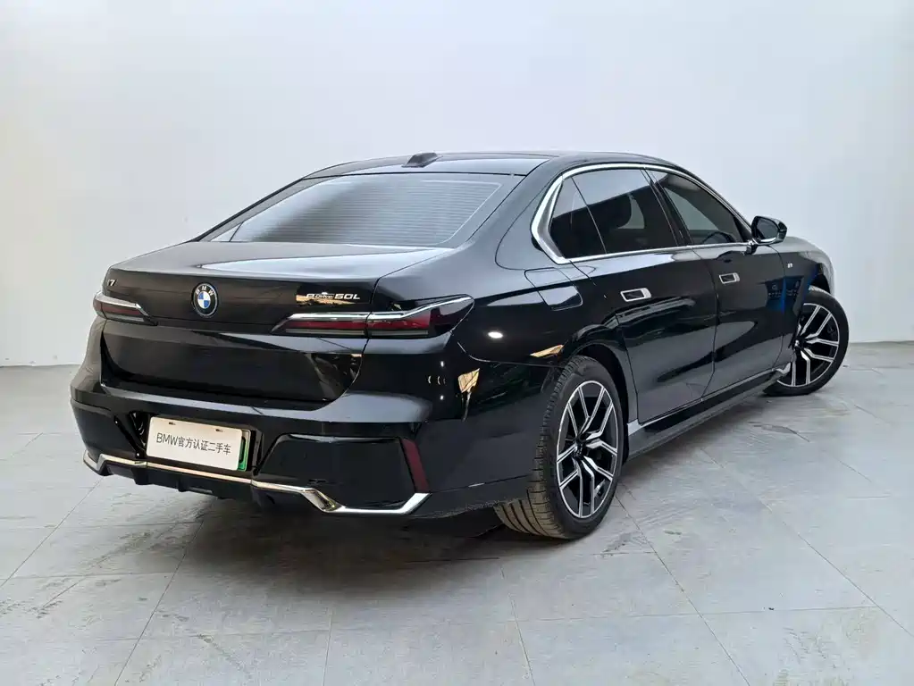 BMW i7 2025 — фото 4