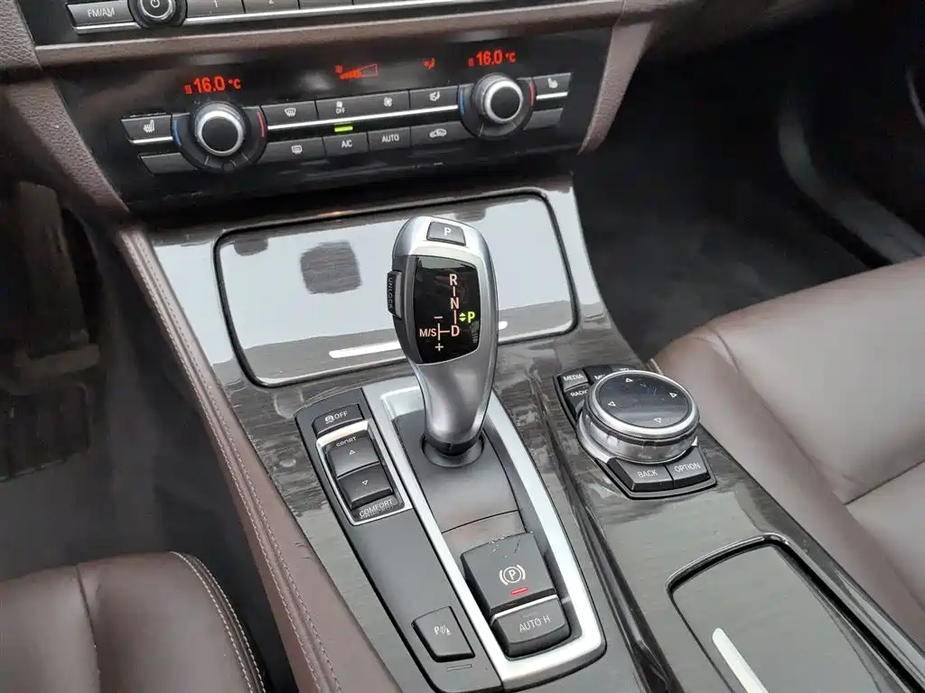 BMW 5 Series 2014 — фото 13