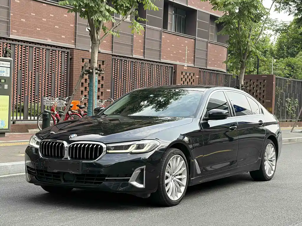 BMW 5 Series 2022 — фото 1