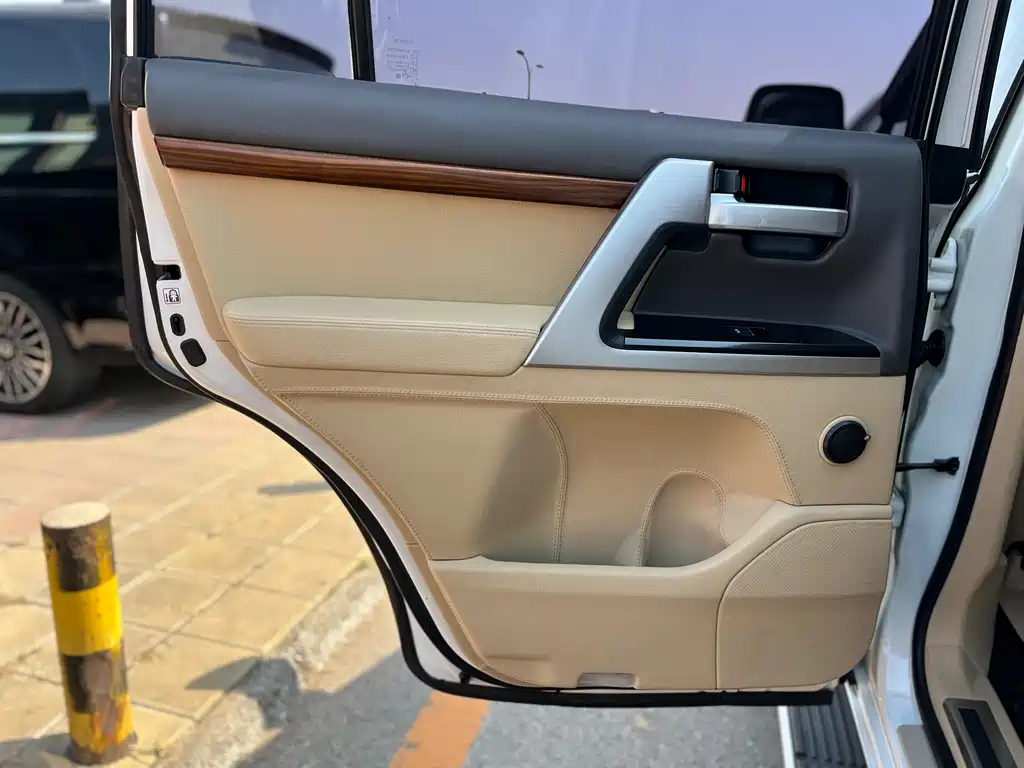 Toyota Land Cruiser 2018 — фото 14
