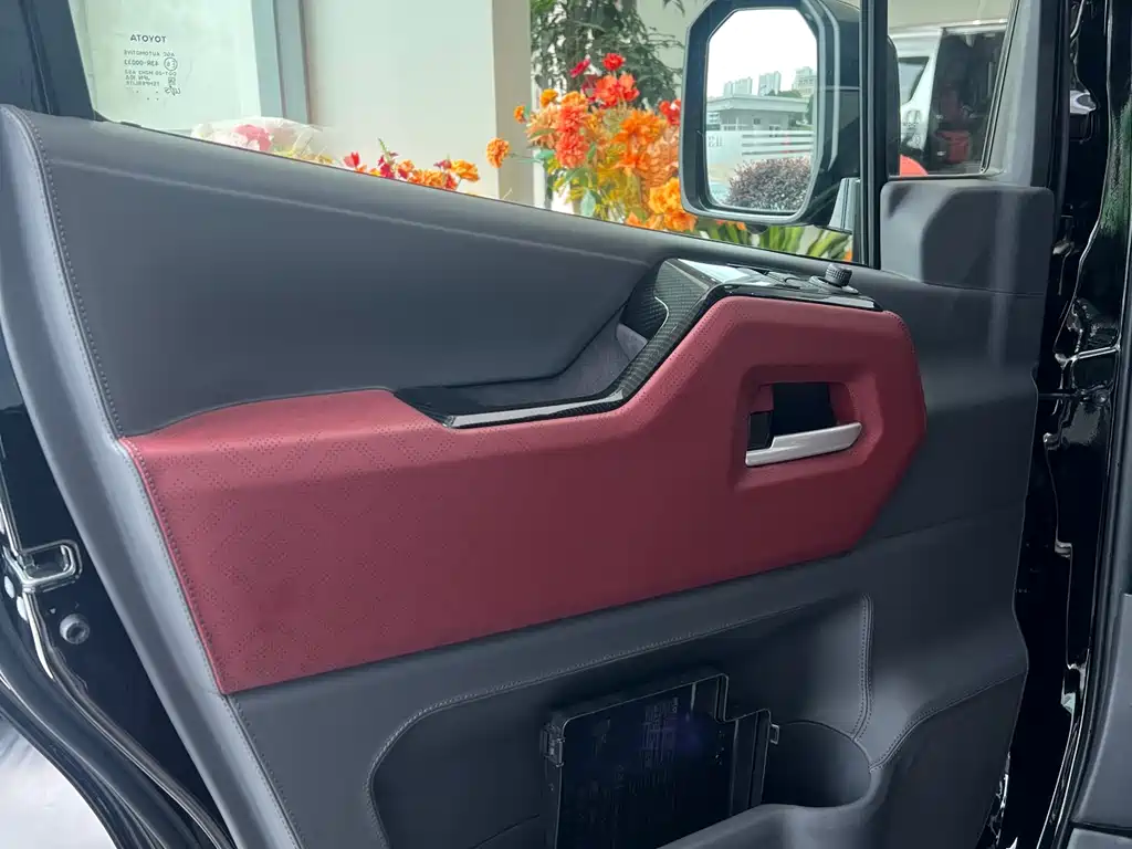 Toyota Hiace — фото 3