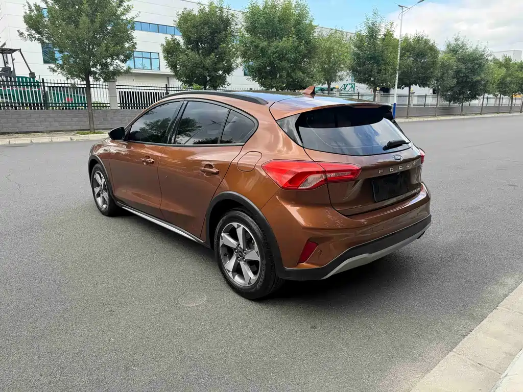 Ford Focus Active 2020 — фото 8