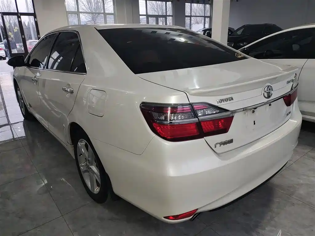 Toyota Camry 2015 — фото 5