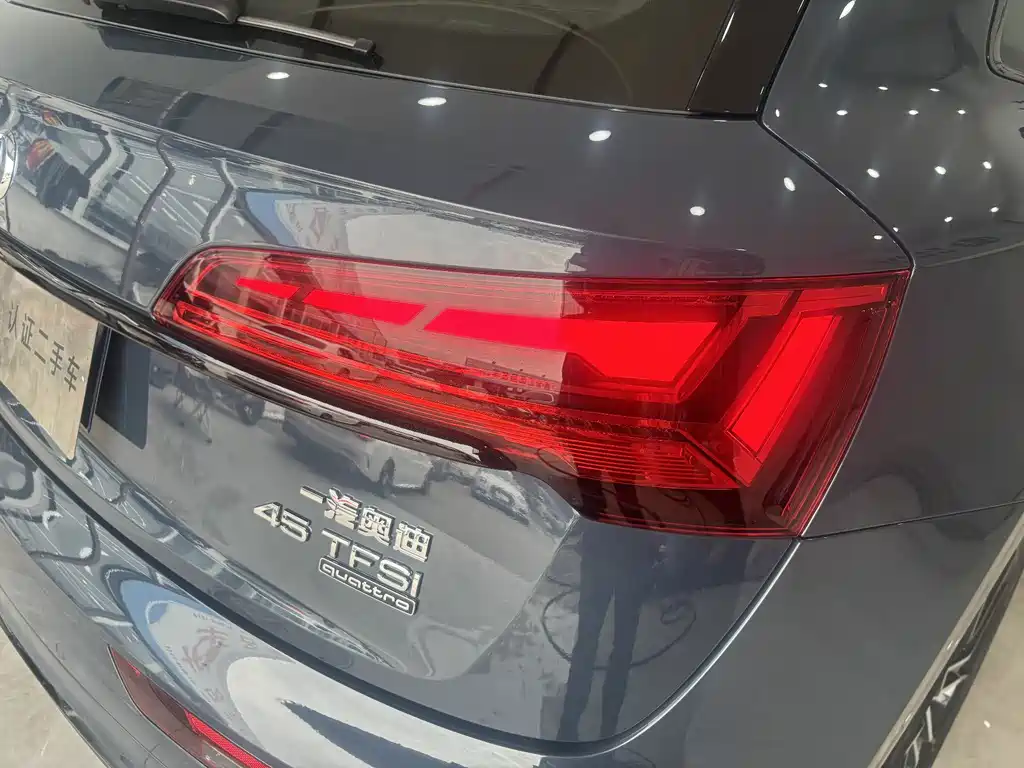 Audi Q5L 2025 — фото 10