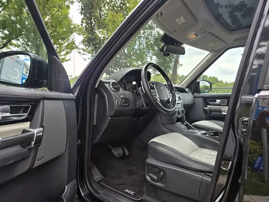 Land Rover Discovery 2014 — фото 12