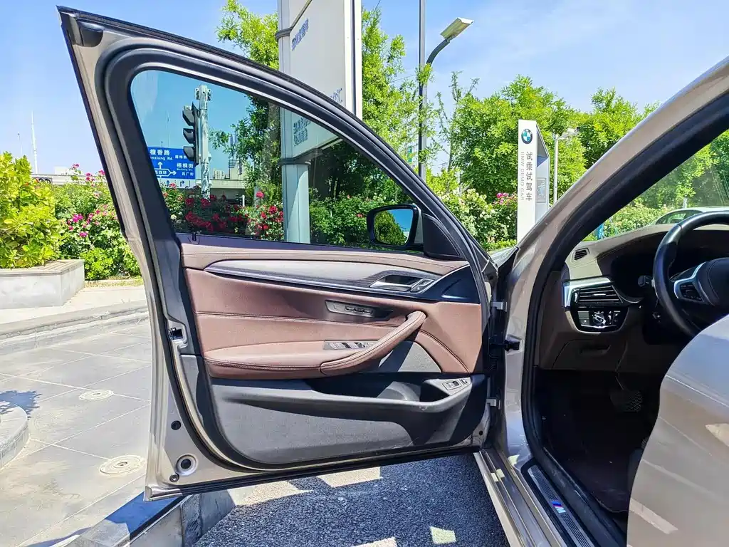BMW 5 Series New Energy 2021 — фото 19