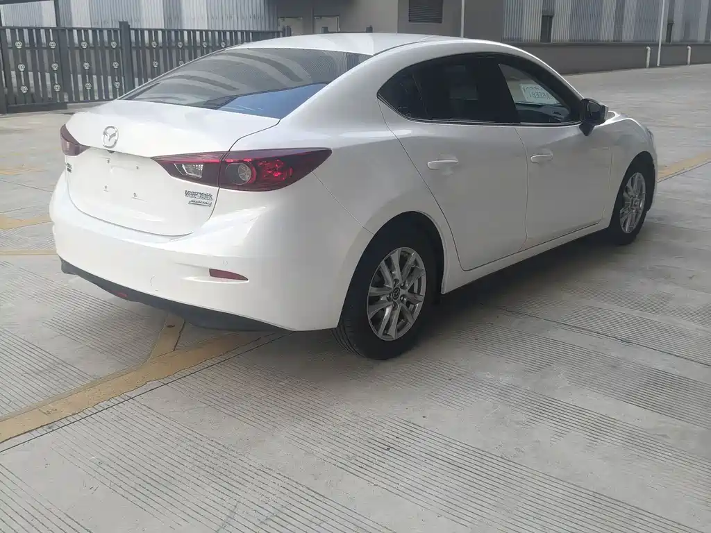 Mazda 3 Axela 2015 — фото 4