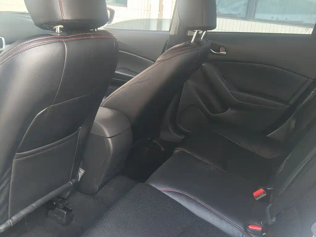 Mazda 3 Axela 2015 — фото 10