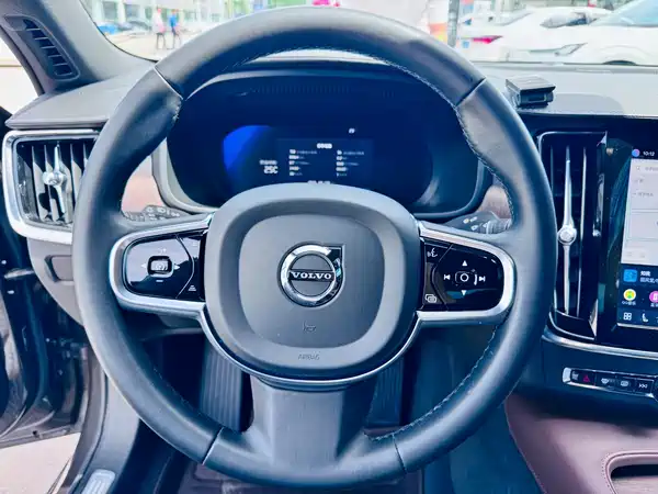 Volvo S90 2023