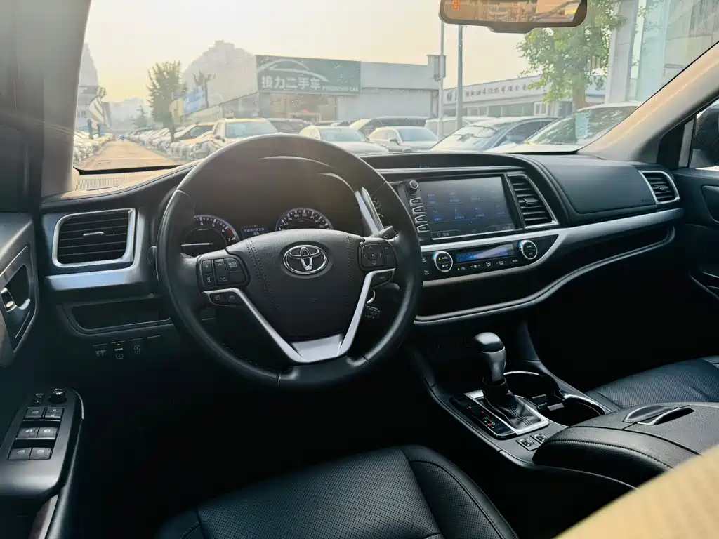 Toyota Highlander 2018 — фото 14