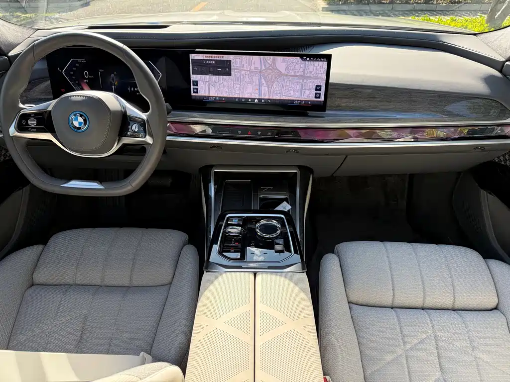BMW i7 2026 — фото 9