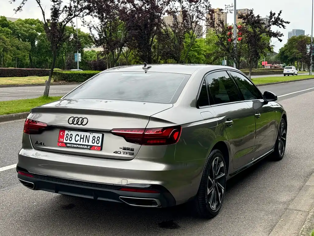 Audi A4L 2023 — фото 10