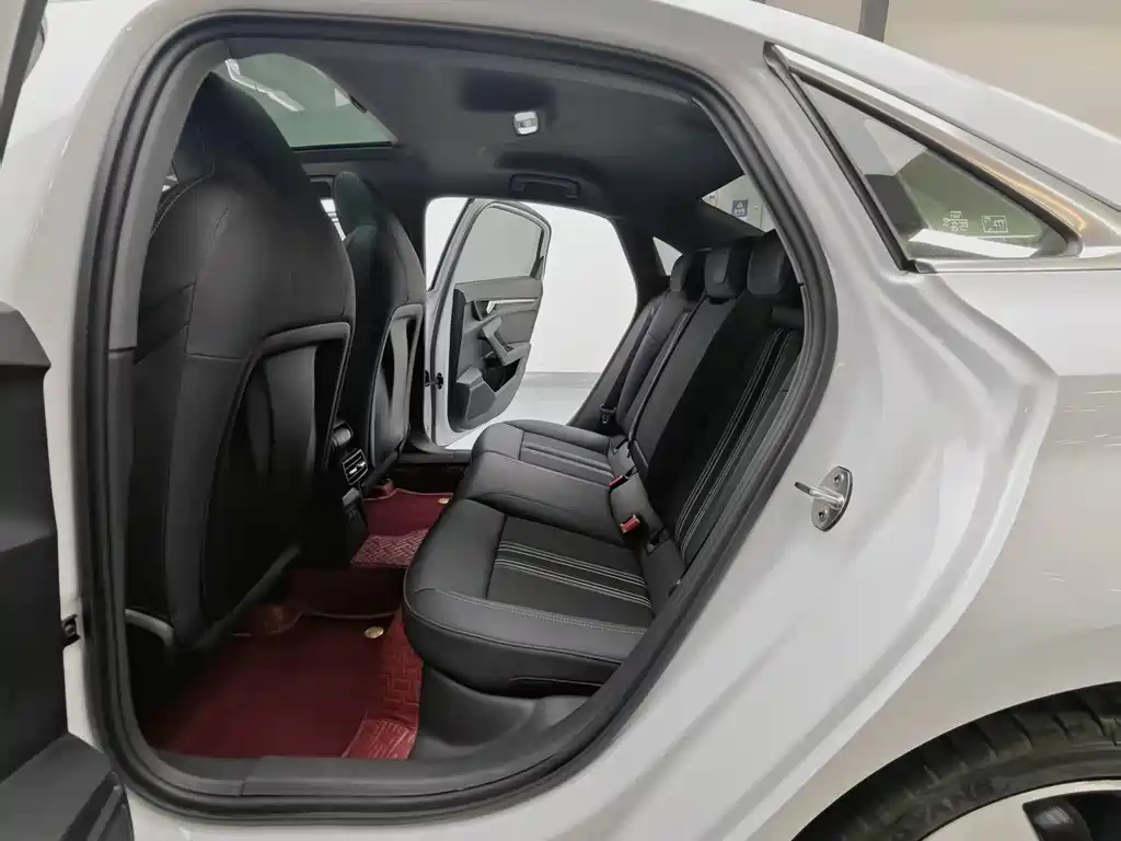 Audi A3 2023 — фото 10