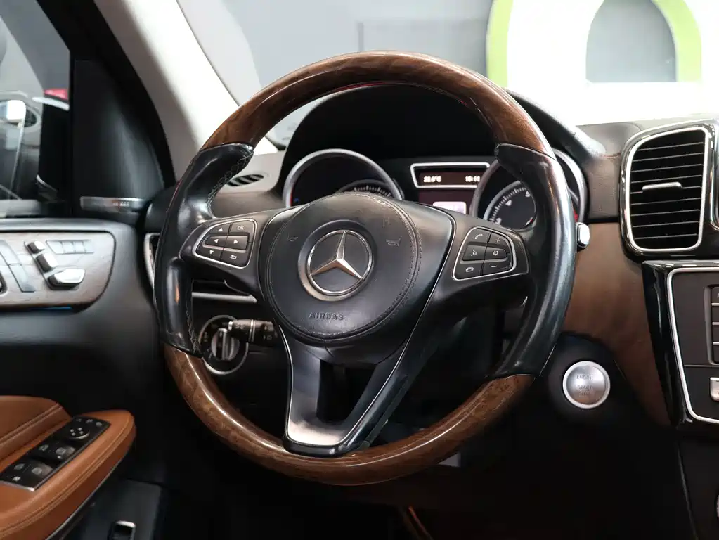 Mercedes-Benz GLS 2016 — фото 11