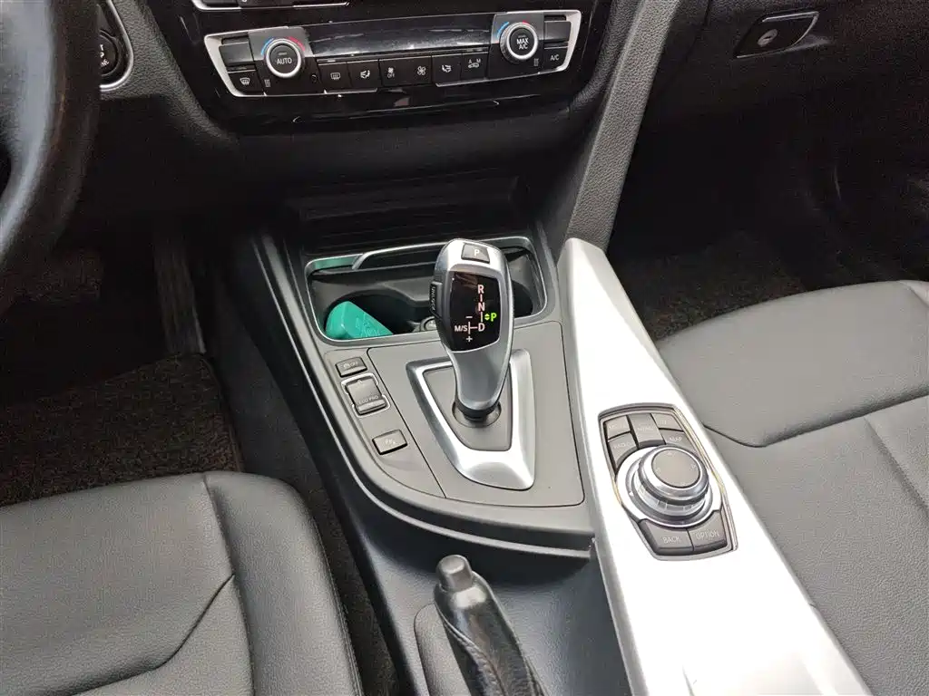 BMW 3 Series 2015 — фото 14