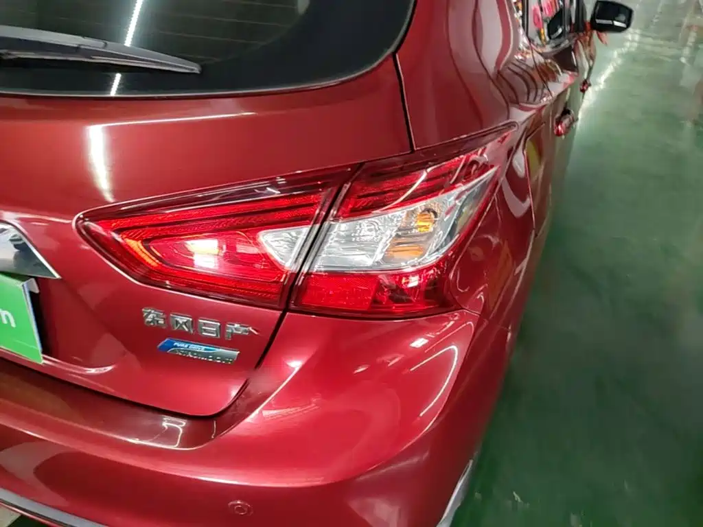 Nissan Tiida 2016 — фото 8