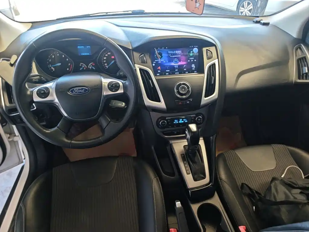 Ford Focus 2014 — фото 10