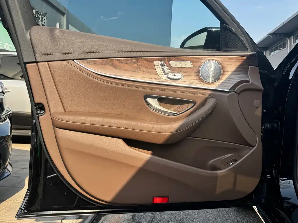 Mercedes-Benz E-Class 2022 — фото 17
