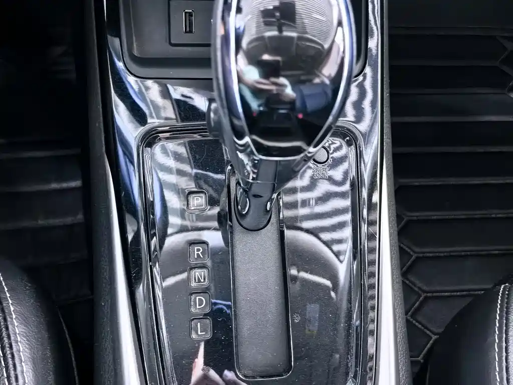 Nissan Tiida 2021 — фото 19
