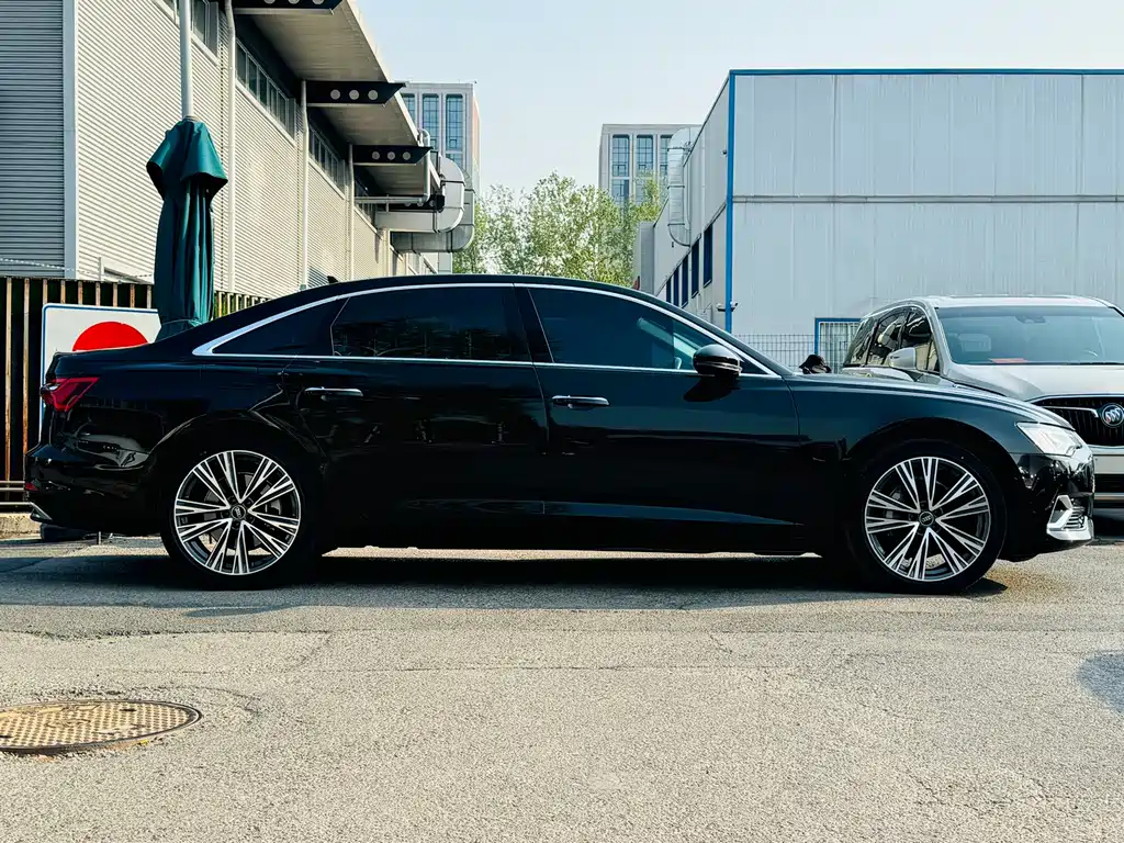 Audi A6L 2022