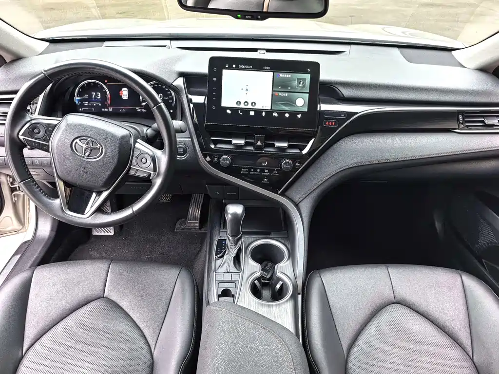 Toyota Camry 2023 — фото 6