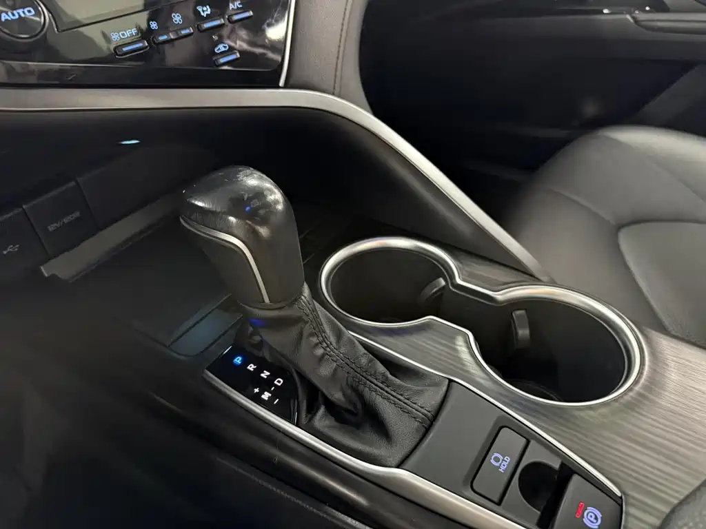 Toyota Camry 2021 — фото 11