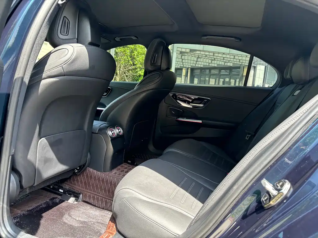 Mercedes-Benz C-Class 2023 — фото 11