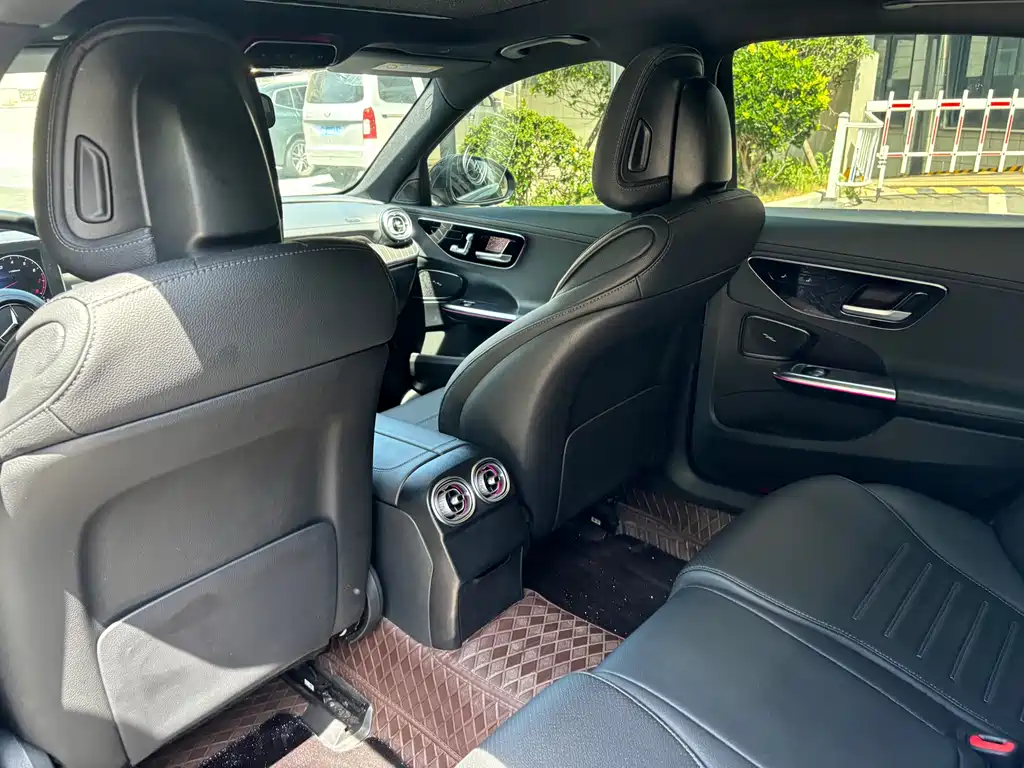 Mercedes-Benz C-Class 2023 — фото 12