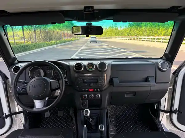 BAIC BJ40 2015