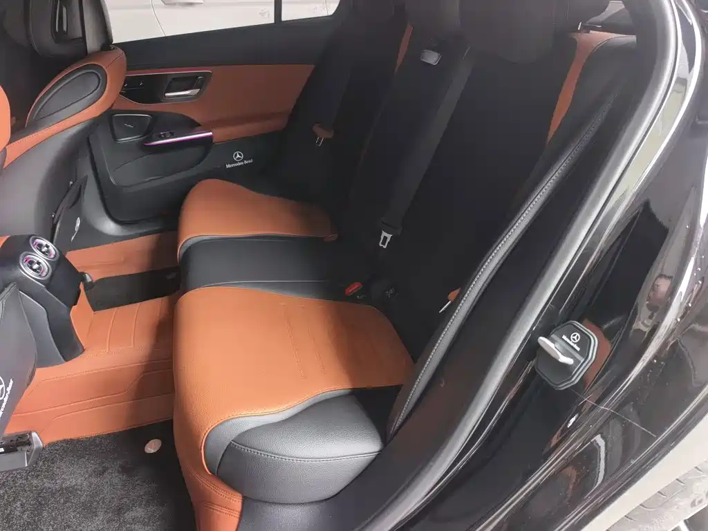 Mercedes-Benz C-Class 2025 — фото 10