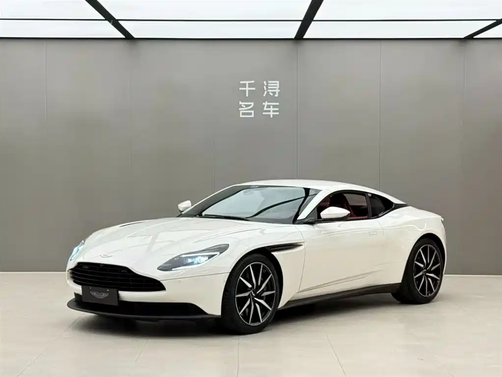 Aston Martin DB11 2019 — фото 1