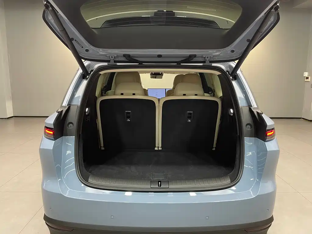 Li Auto i8 2025 — фото 31