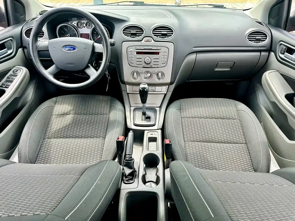Ford Focus 2015 — фото 36