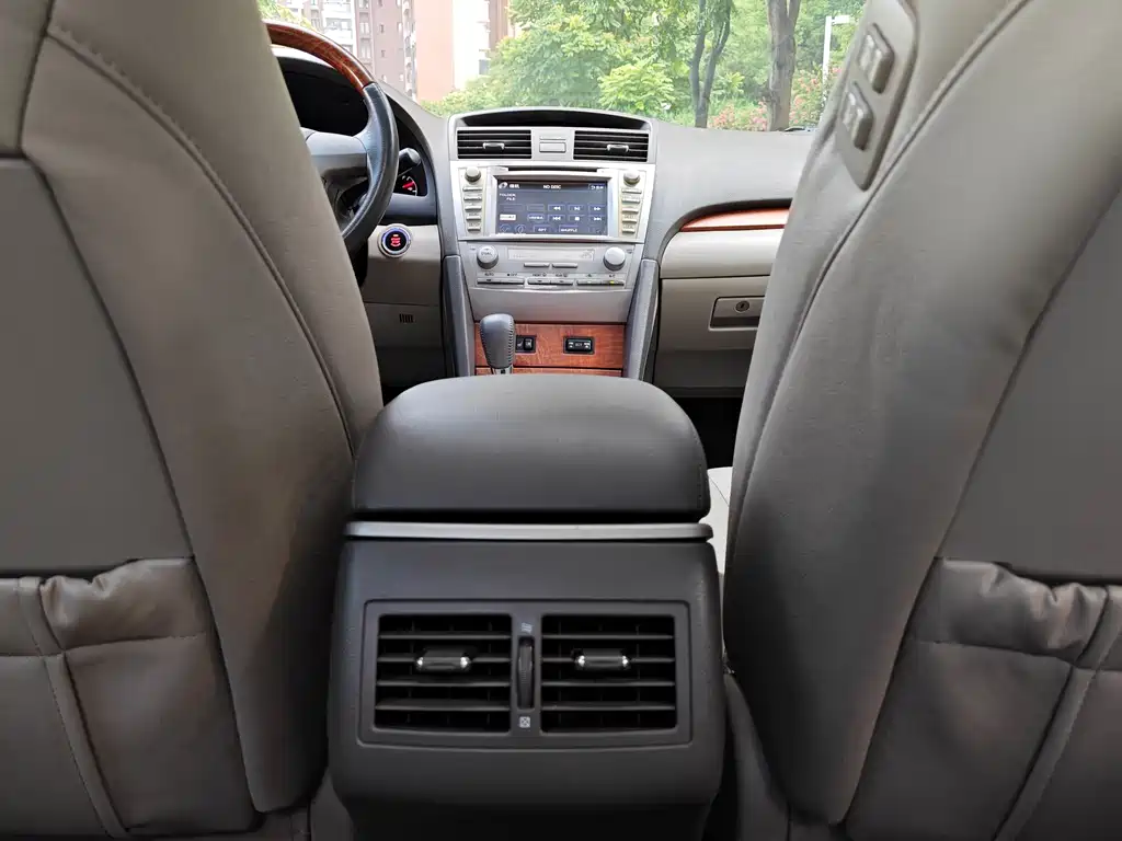 Toyota Camry 2013 — фото 10