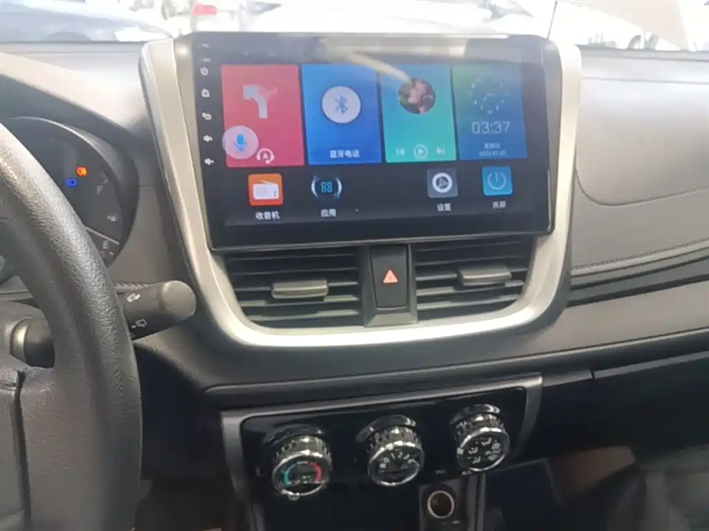 Toyota Yaris L 2017 — фото 13