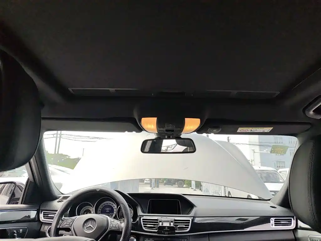 Mercedes-Benz E-Class 2015 — фото 18