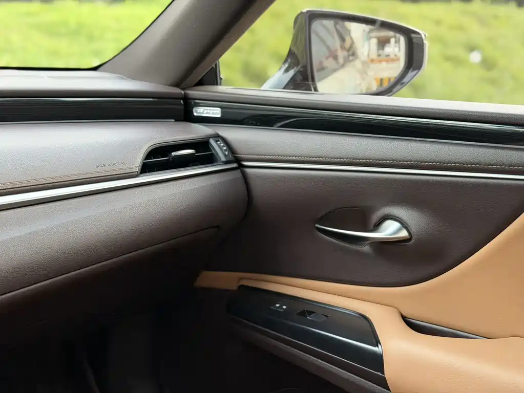 Lexus ES 2020